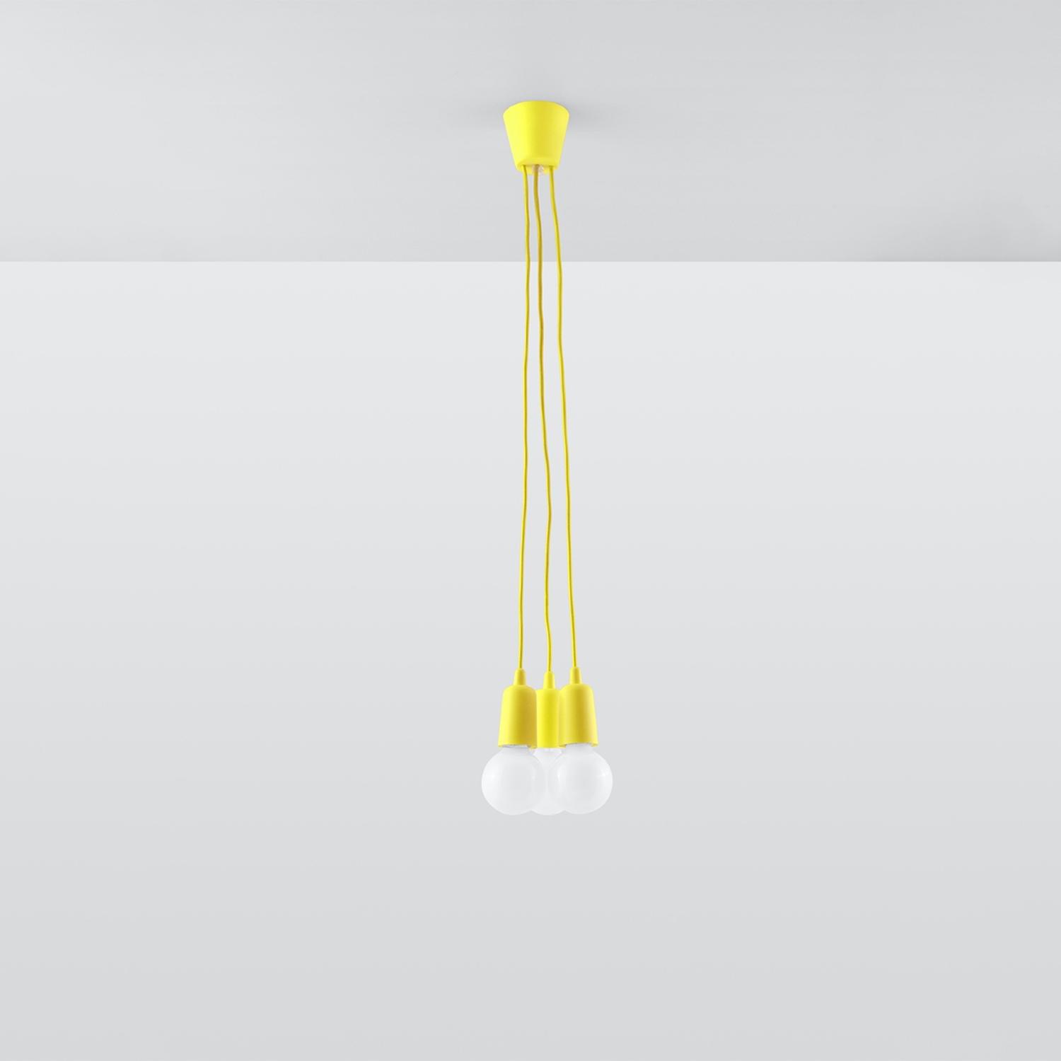 lámpara colgante DIEGO 3 en un vibrante amarillo, ideal para iluminar y dar un toque moderno a tu espacio. Perfecta para comedores, salas o cocinas. ¡Añade estilo y luz!