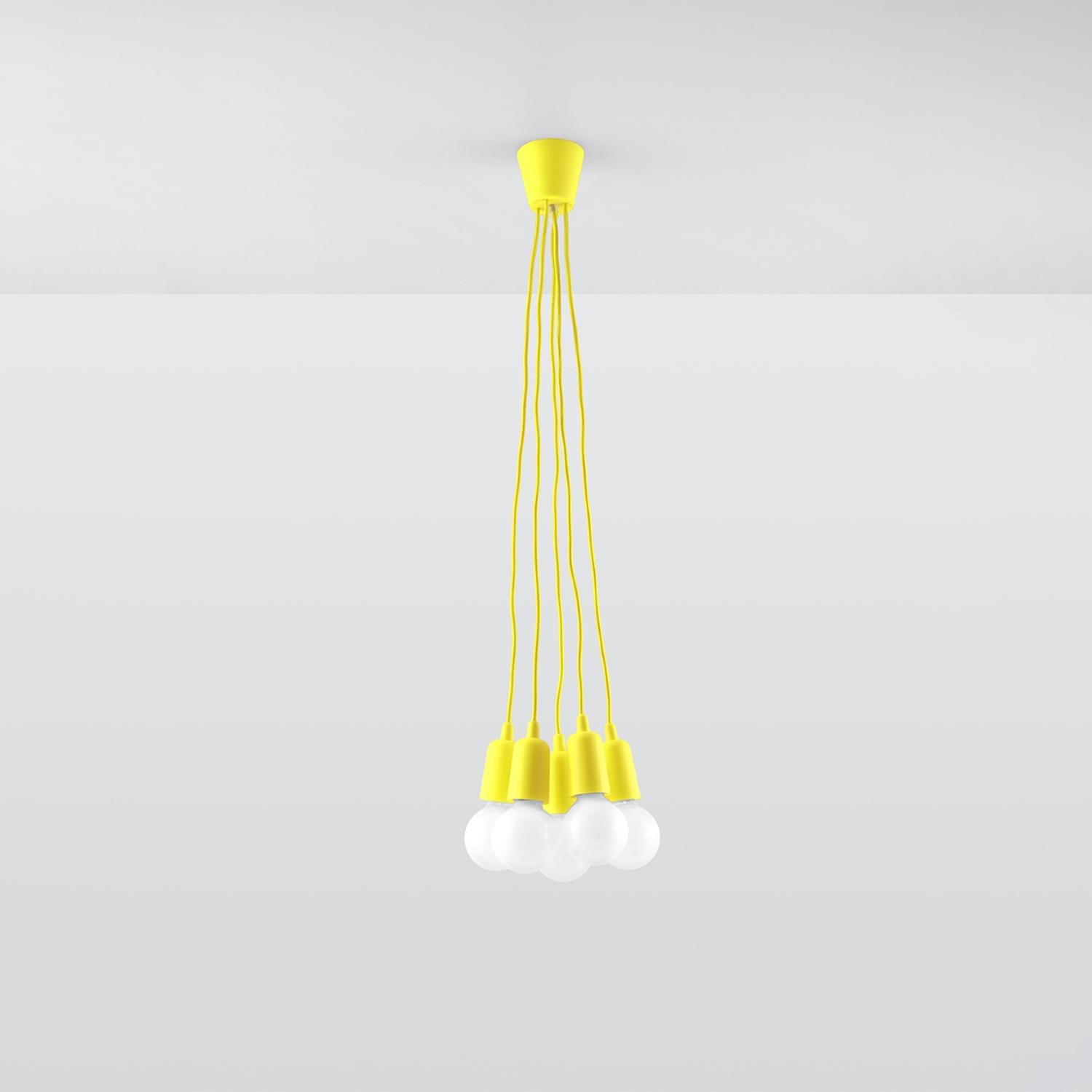 lámpara colgante DIEGO 5 en vibrante color amarillo, ideal para dar un toque moderno y acogedor a cualquier espacio. Perfecta para iluminar con estilo tu hogar u oficina.