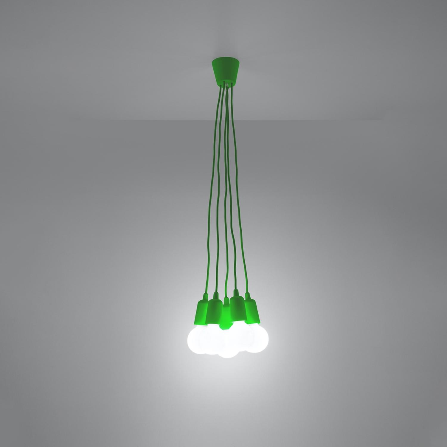 lámpara colgante DIEGO 5 en vibrante color verde. Ideal para iluminar y dar estilo a cualquier espacio, combinando funcionalidad y diseño contemporáneo. Perfecta para tu hogar.