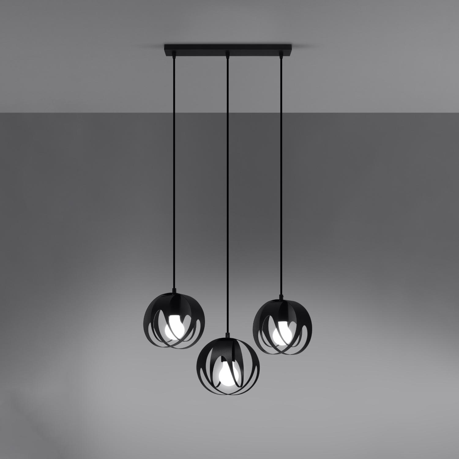 lámpara colgante TULOS 3L negra, elegante y moderna. Perfecta para iluminar tus espacios con estilo, su diseño contemporáneo realza cualquier ambiente. Ideal para tu hogar u oficina.