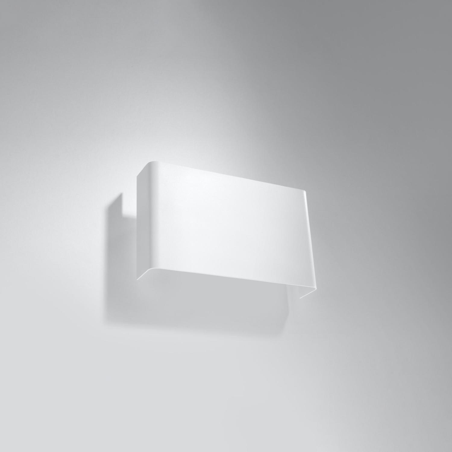 lámpara de pared COPERTURA: Elegancia y modernidad se unen en este diseño minimalista. Ideal para iluminar tus espacios con estilo, creando atmósferas acogedoras y funcionales.