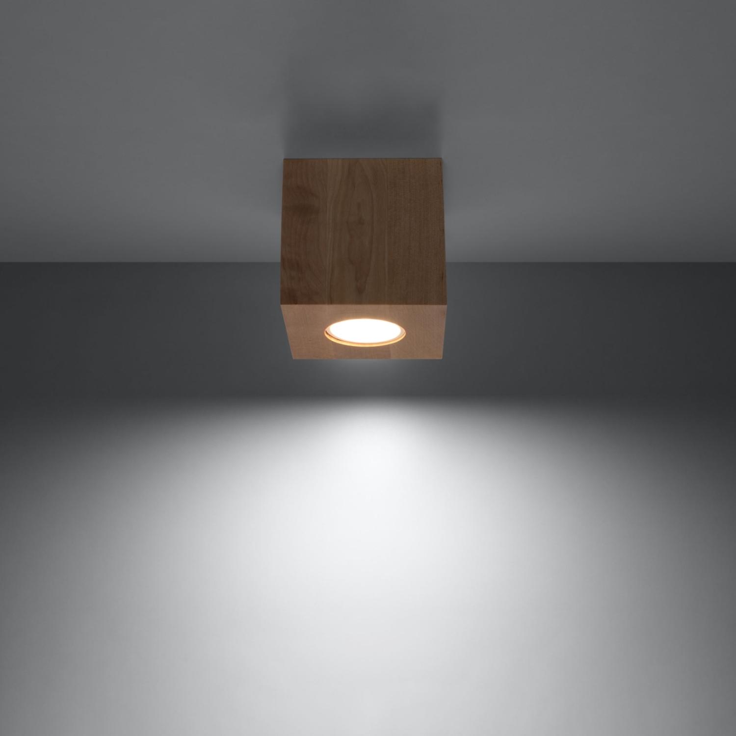 lámpara de techo QUAD en elegante madera natural, perfecta para iluminar y embellecer cualquier espacio. Su diseño moderno aporta calidez y estilo a tu hogar. ¡Transforma tu ambiente!