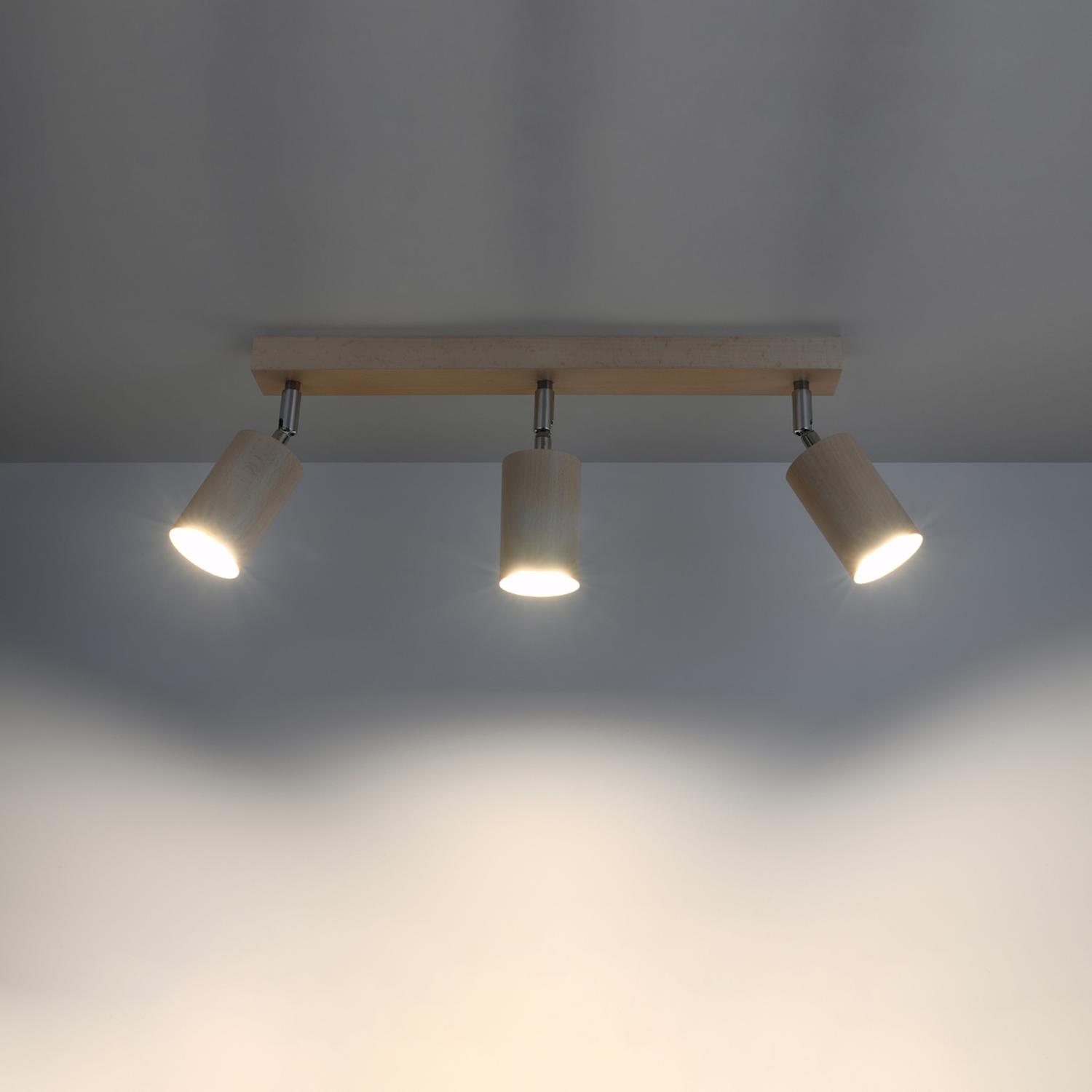 lámpara de techo BERG 3, con un diseño elegante en madera natural. Perfecta para iluminar y decorar tu espacio, añadiendo calidez y estilo a cualquier ambiente. Ideal para tu hogar.