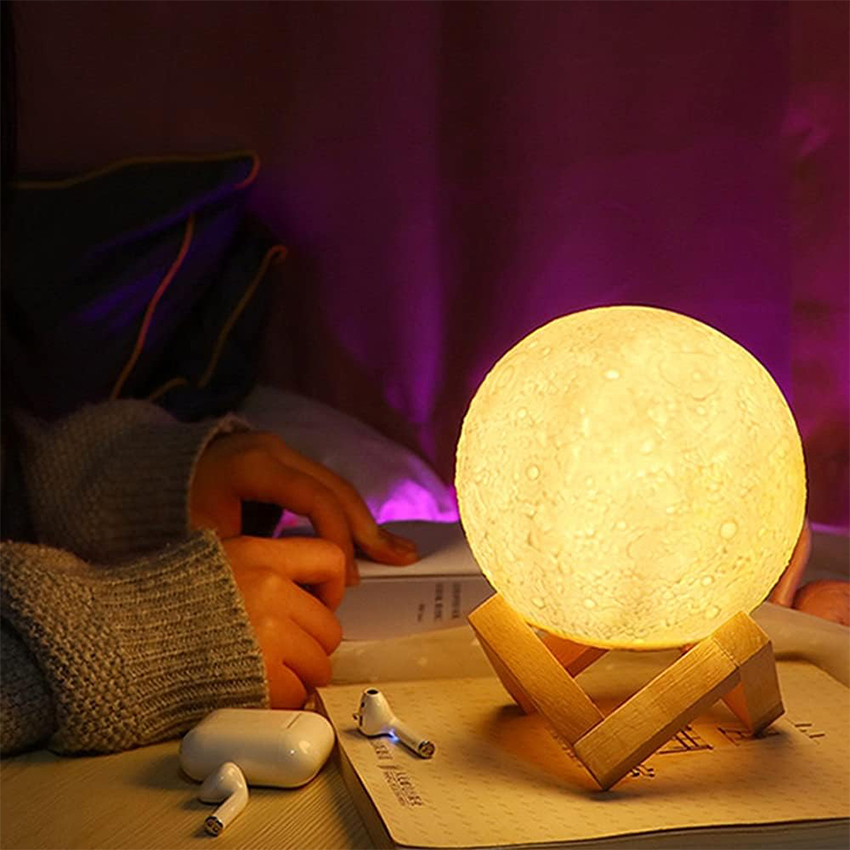 lámpara de luna en 3D, dos tonalidades de luz. Con un diámetro de 15 cm, crea una atmósfera mágica en cualquier habitación. Ideal para relajarse o decorar con estilo.