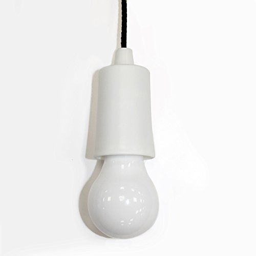 bombilla LED colgante blanca con baterías, ideal para iluminación decorativa y portátil en interiores y exteriores.