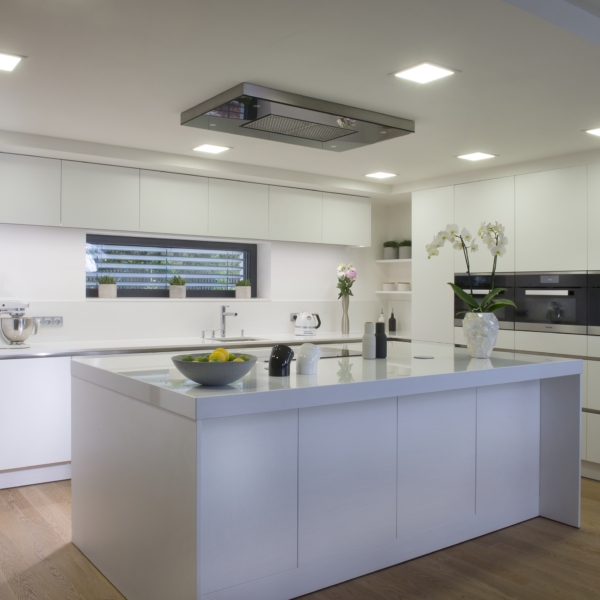 panel LED Cuadrado 6W 4500K, bajo consumo, diseño delgado, ideal para iluminación en interiores y espacios reducidos.